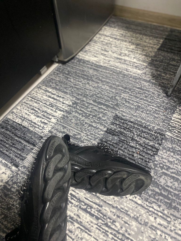 Adidași versace chain reaction