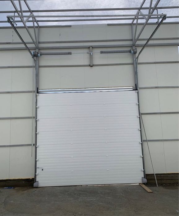 Секционные ворота