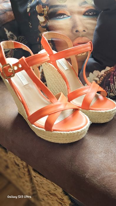 Нови високи сандали 37 номер