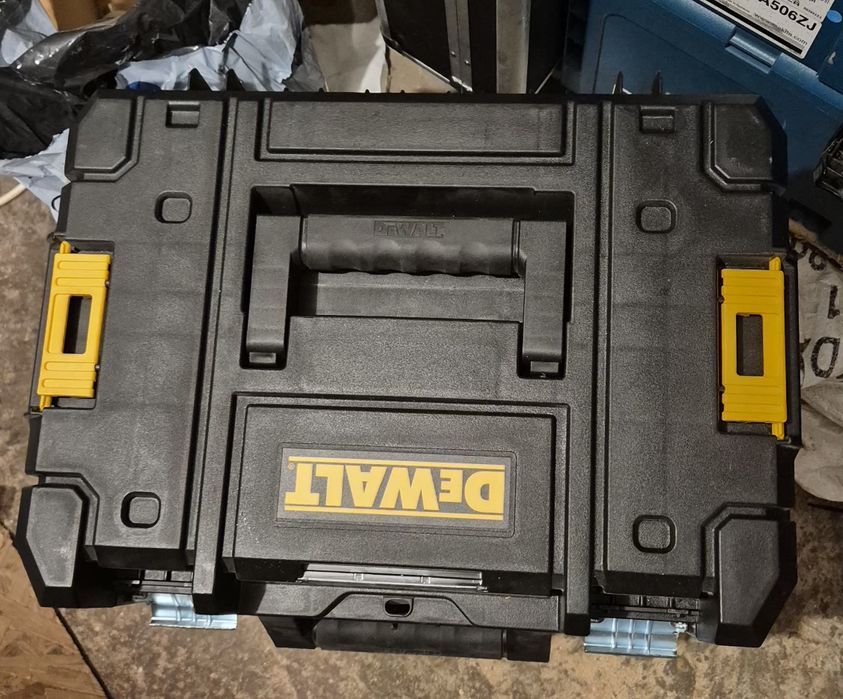 Куфар DEWALT за винтоверт и импанкт нов