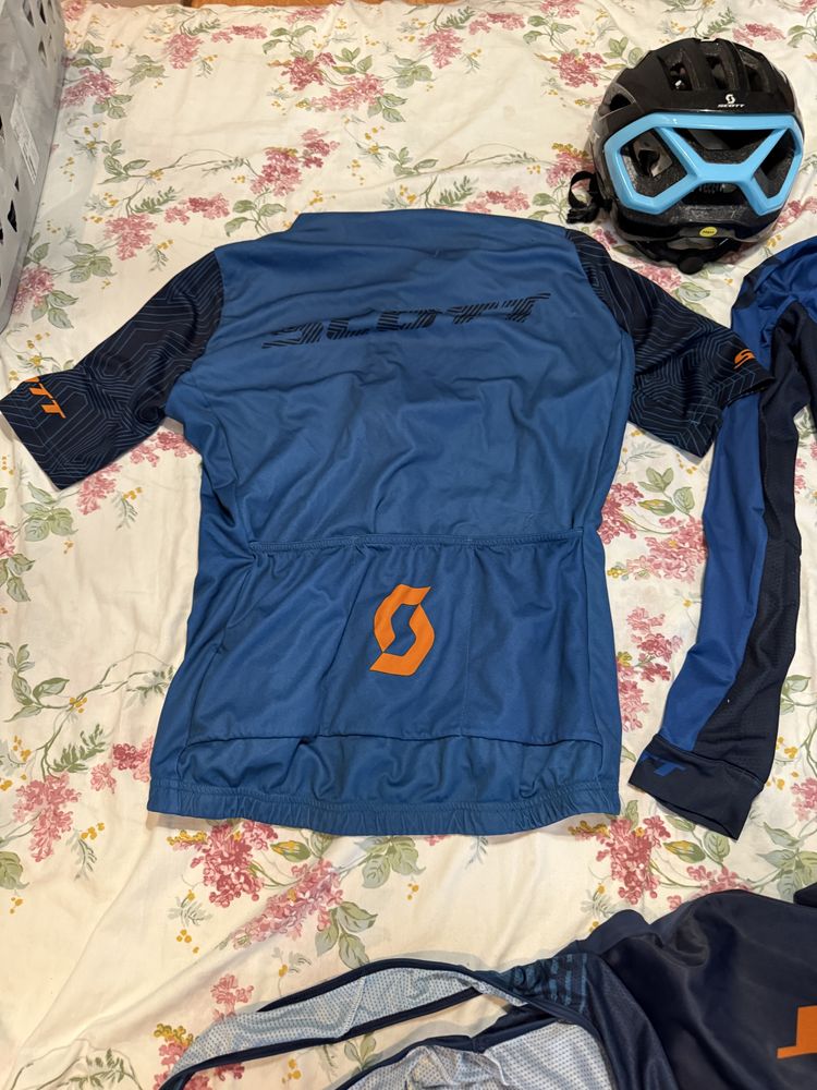 Дрехи и каска Scott RC Team