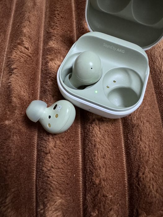 Безжични слушалки Galaxy buds 2