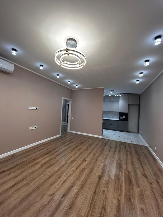 Укладка ламината, наливной пол, монтаж галтель, плинтуса