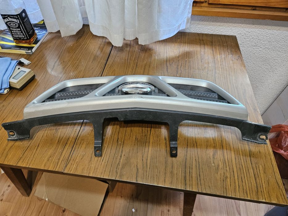 nissan X-trail T-30 предна маска за нисан решетка