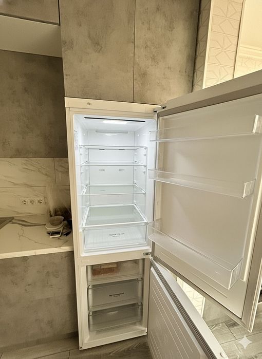 Холодильник двух камерный