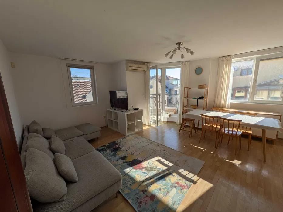 Дава се под наем Тристаен апартамент в Варна, Спортна зала - 110 кв.м за 818 € - Снимка #1