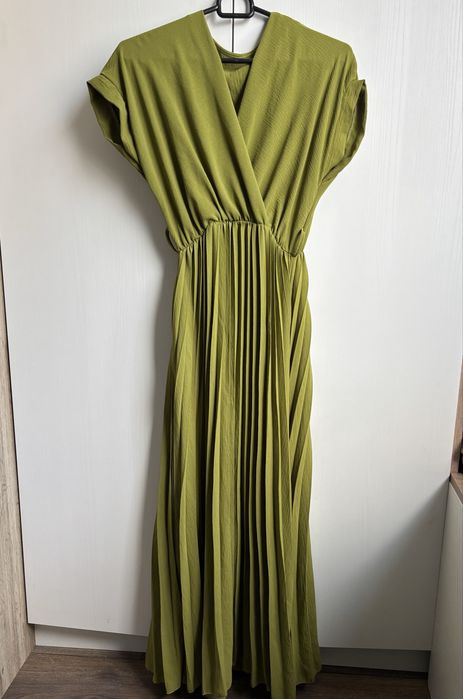 Рокля и кожено яке подарък