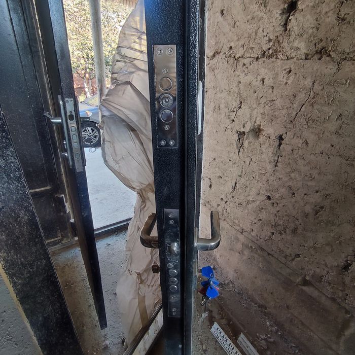 эшик янги . входной дверь