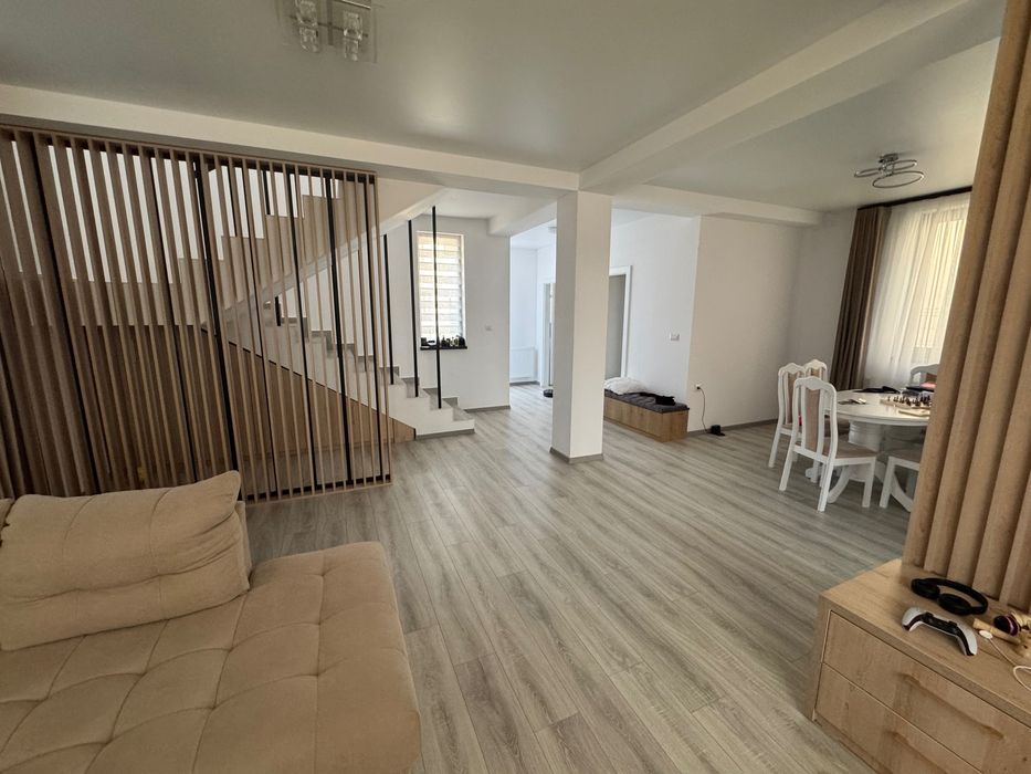 Închiriez casă Metro