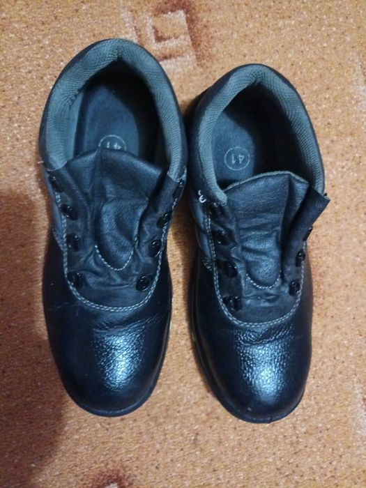 Vand bocanci din piele