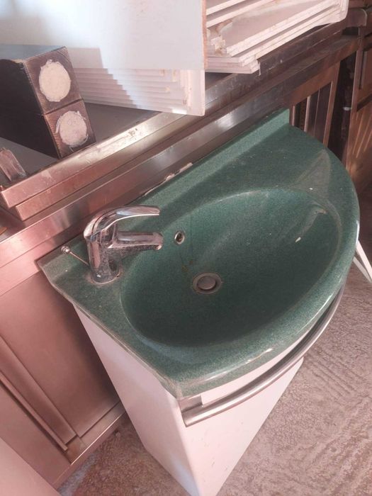 Vand chiuveta de baie, cu set complet,din, granit,400Ron/buc,la Oradea