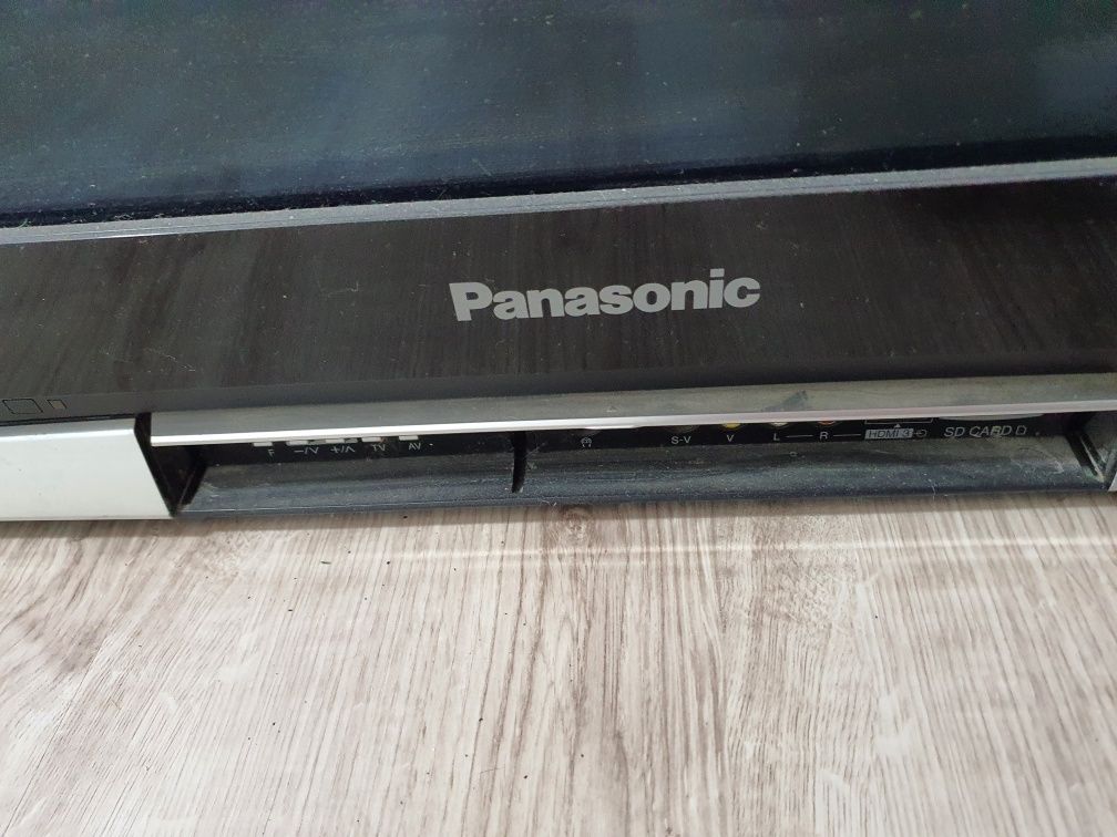 Vand televizor Panasonic diagonala 140.pret 850 lei