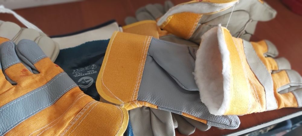 Перчатки рабочие ,плотные всесезонные , зимние