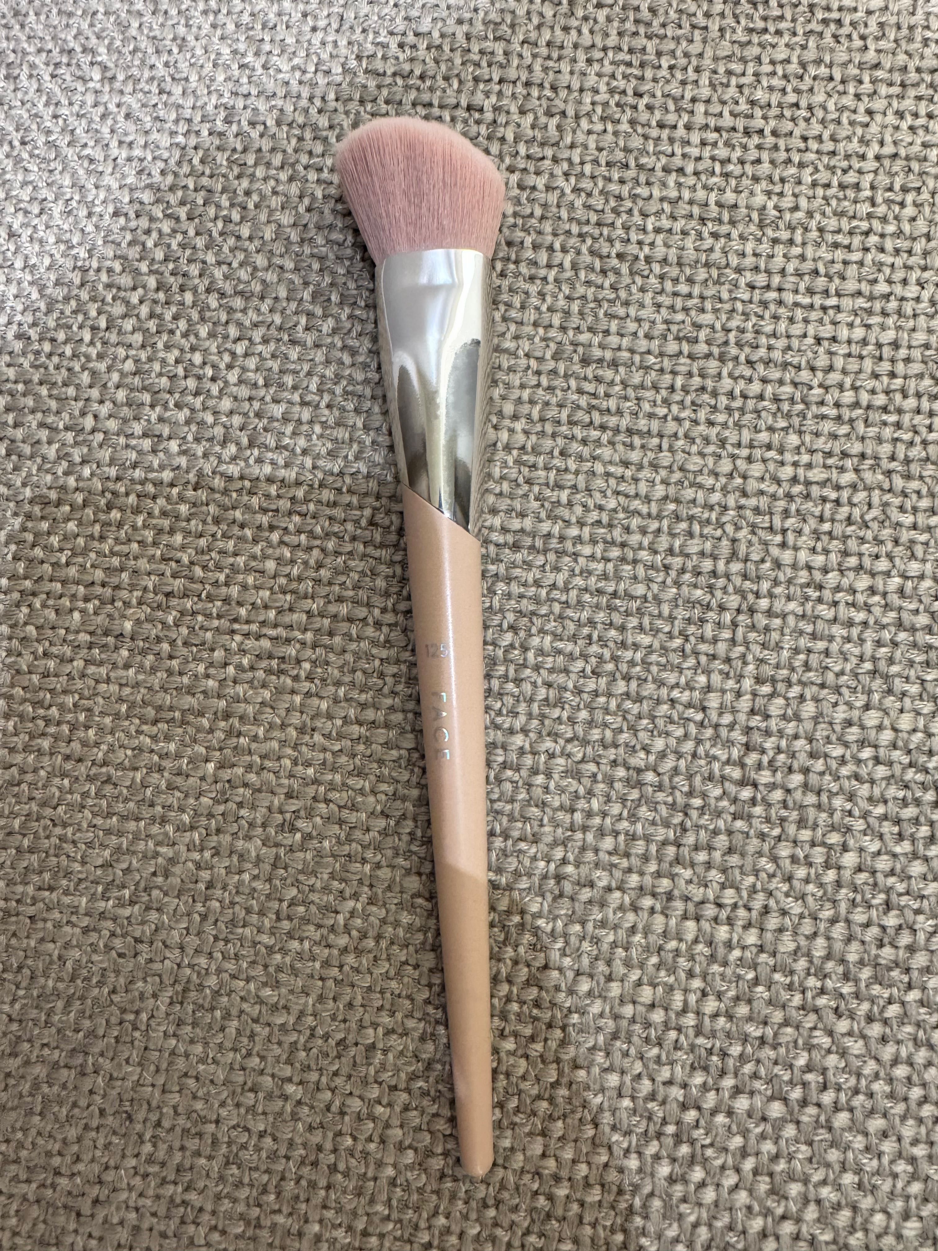 Hourglass, Fenty Beauty, Sephora четки за грим