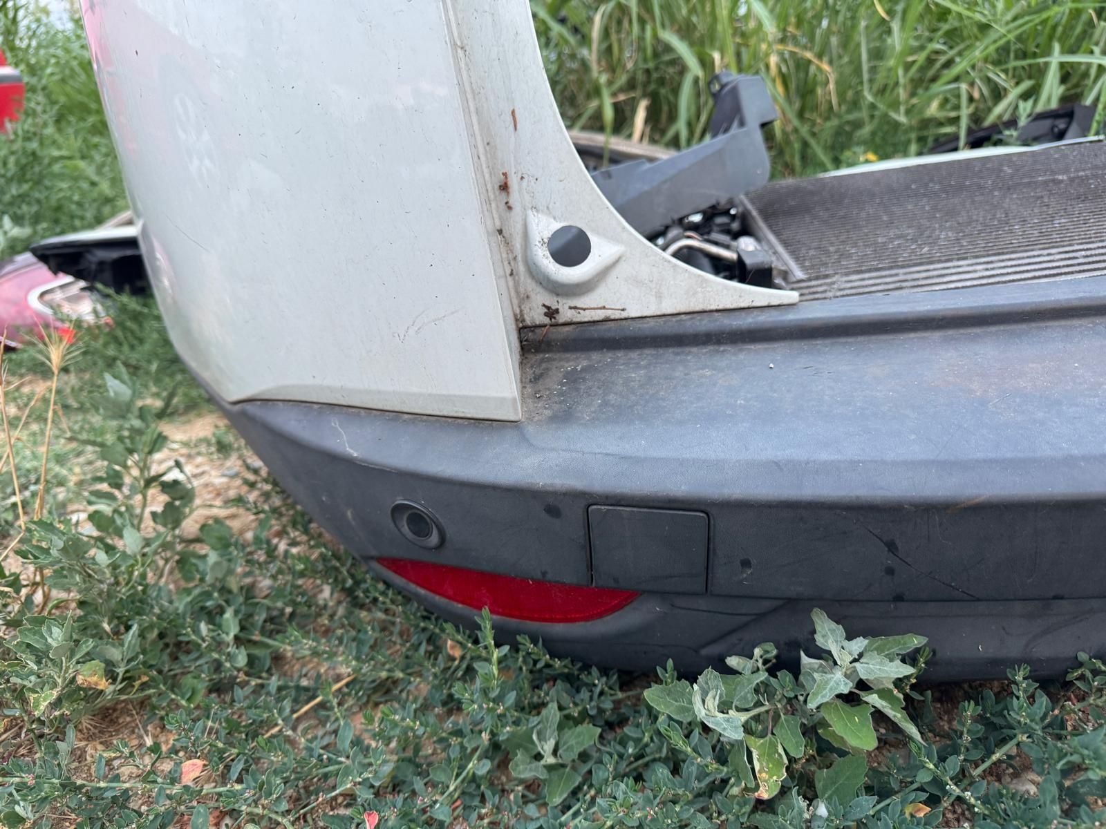 Bara  spate  capota tragar faruri triple  aripi renault megane 3 break