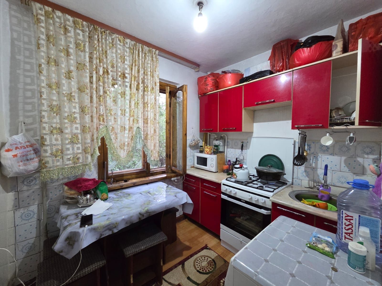 2-комн., 4 мкр., 3 этаж (не угол)