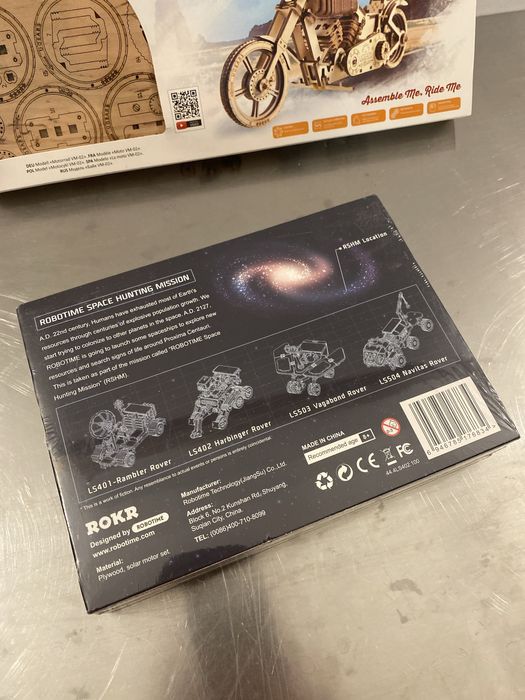 Puzzle 3D motocicleta Ugears si Harbinger Rover ROKR