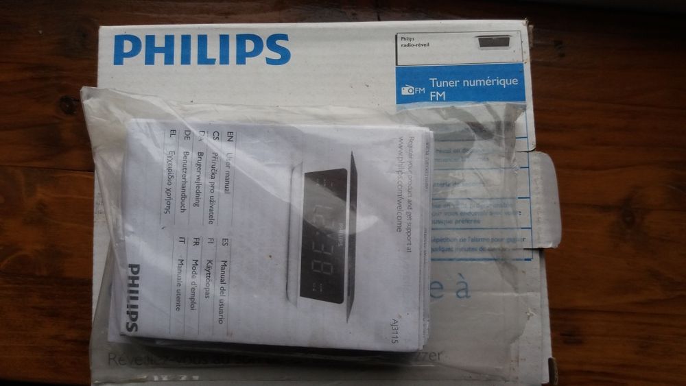 Продавам радиочасовник Philips AJ3115 в отлично състояние.