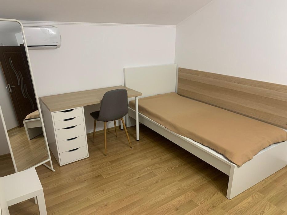 Inchiriez vila in Lazu-S+P+1+M- 5 camere suprafata utila 240 mp