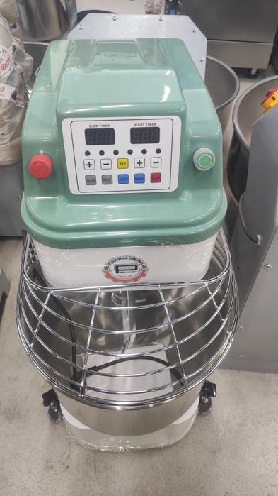 Har xil turdagi pishiriq anjomlari