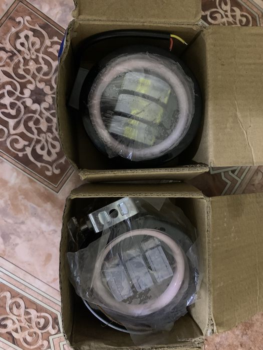 Продам новые не использованный доп фары красный