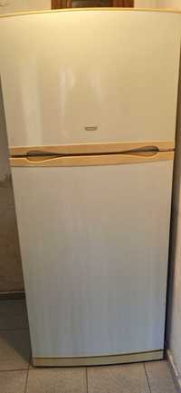 Хладилник с фризер Hyundai 180 cm висок 75 cm широк