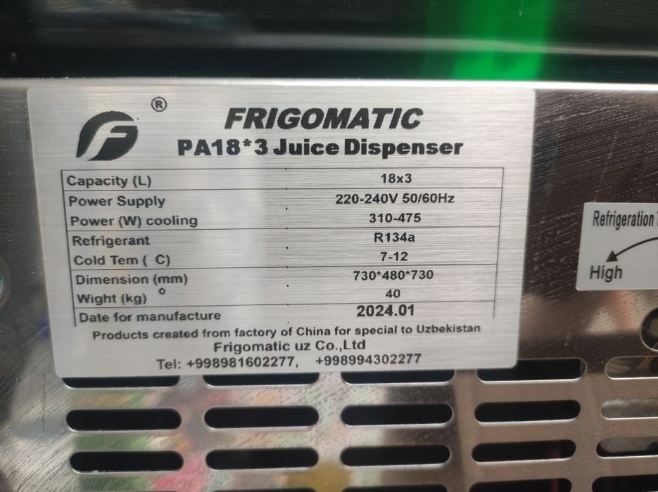 Rangli sharbatlar sotadigan suv aparat