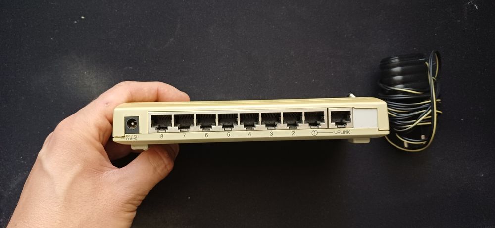 Switch 10 / 100M N-Way Mini Switch 8 porturi