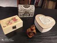 3 cutii bijuterii și flacon parfum