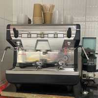 Продам профессиональную кофеварочную машину фирмы Nuova Simonelli APPI