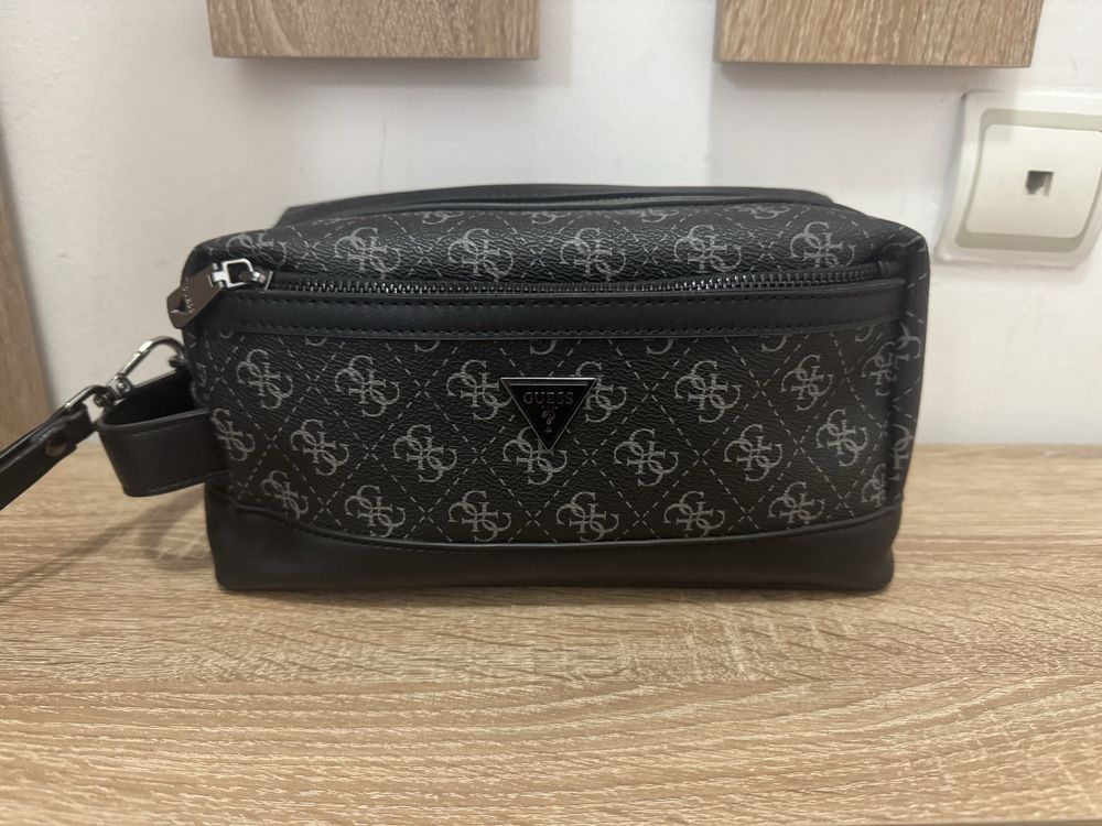 Мъжки несесер на guess