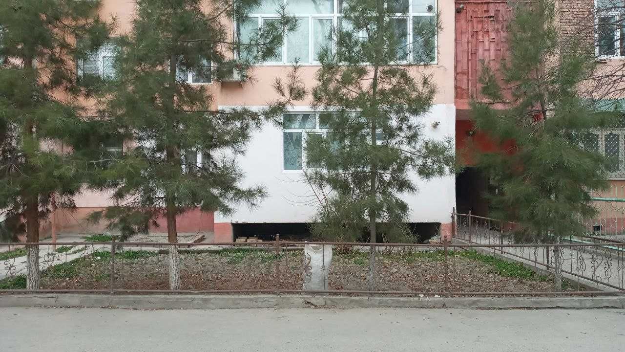 Продаю 4 х комнатную квартиру.