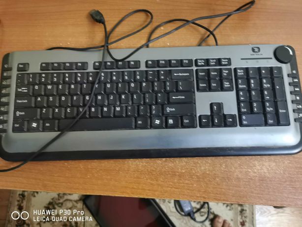 Vând laptop Samsung +mouse +tastatura