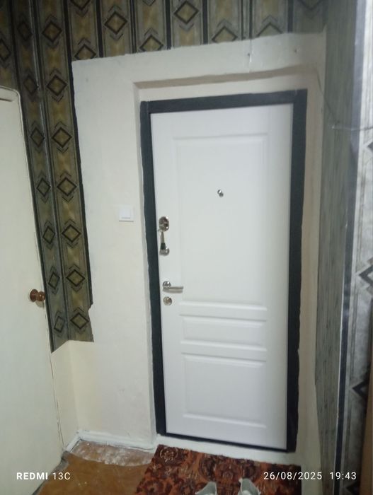 Куйлук 4.  2 хона 5 чи этаж 300$