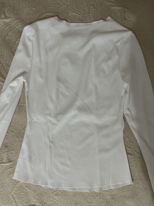 Две еднакви блузи