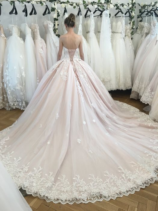 Vand Rochie mireasa tip printesa culoare roz pal