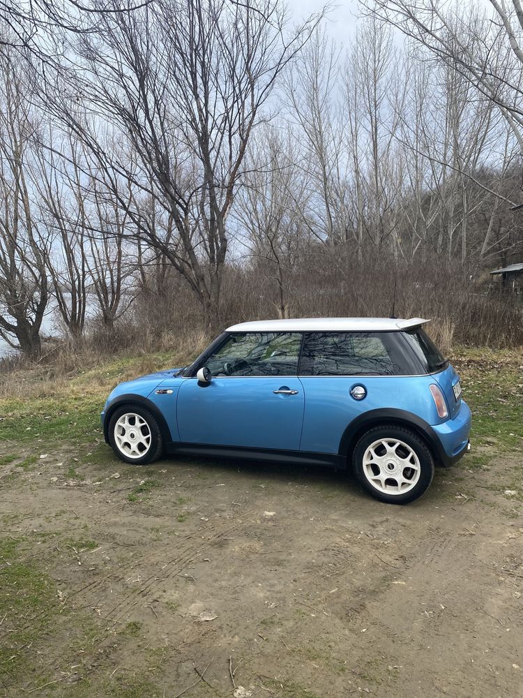 Автомобил Mini Cooper S