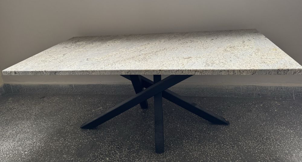 Холна маса от гранитогрес