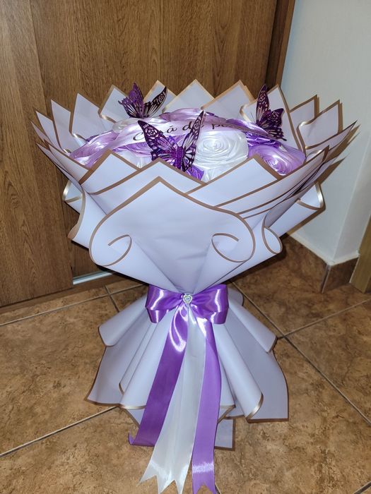 Trandafiri din satin