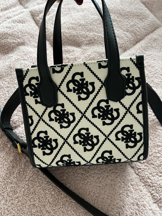 Дамска чанта Guess