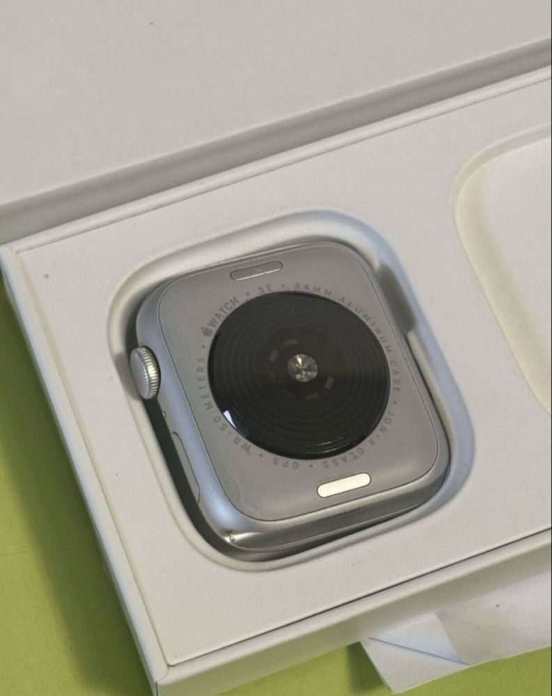 44mm Apple watch SE2 2nd Gen V2 Гаранция Yettel 2025г. Silver se 2