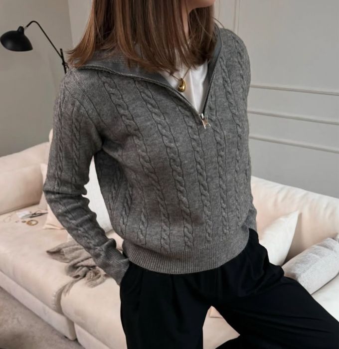 Полузамок серый