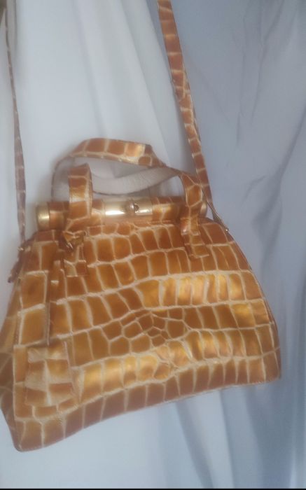 Poșetă piele marca Stuart Weitzmann