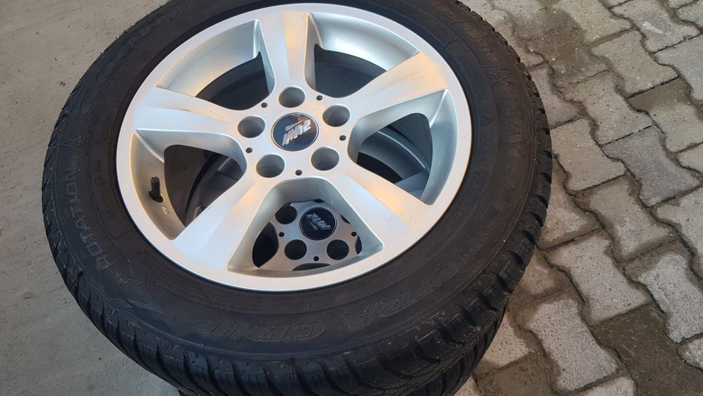 Vând set roti iarna 225x55 r16 de aliaj