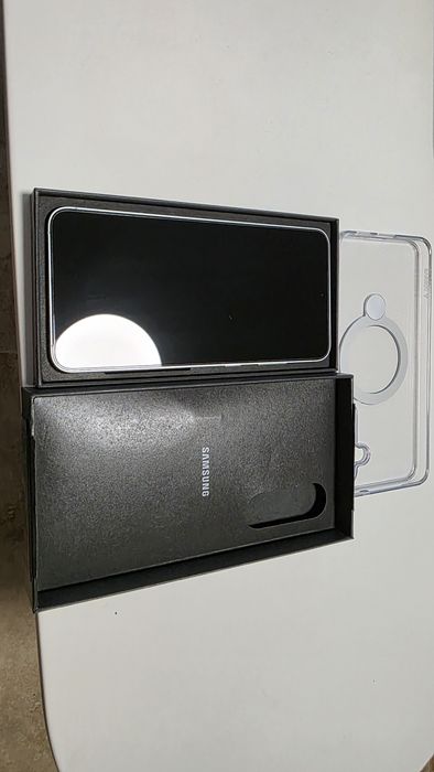 Vând Samsung Galaxy S25 Plus