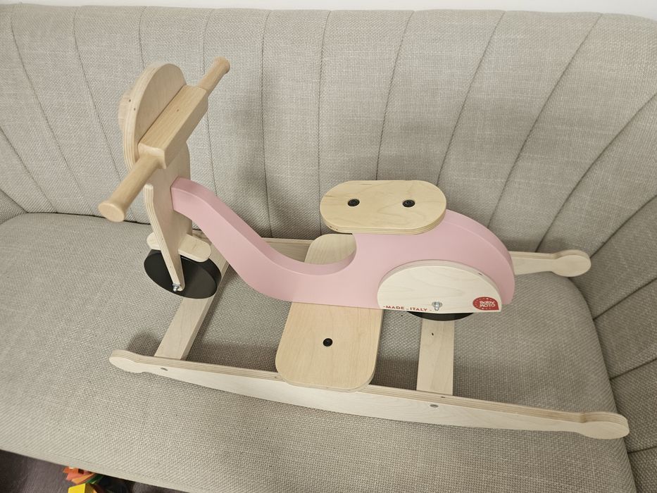Balansoar lemn copii tip scuter vespa Baby Moto