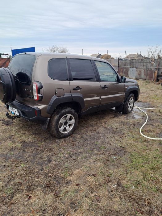 Нива тревел в отличном состоянии.тонировка шумка сигнализация автозап