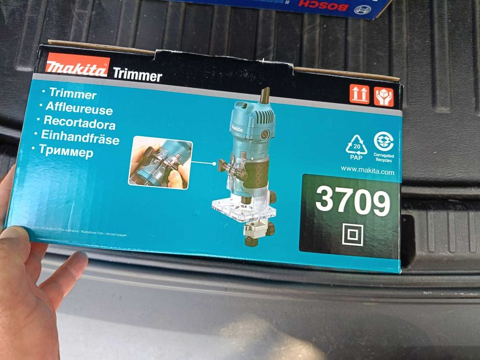 Masina de frezat unimanuala Makita 3709