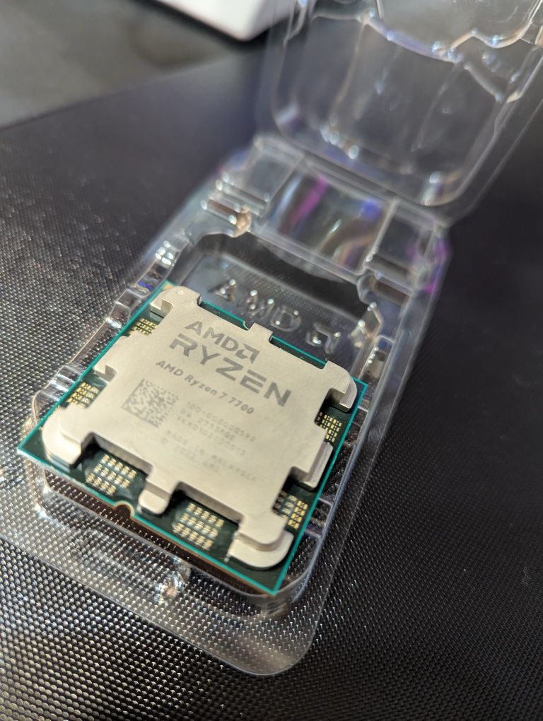 Продам процессор Amd ryzen r7 7700