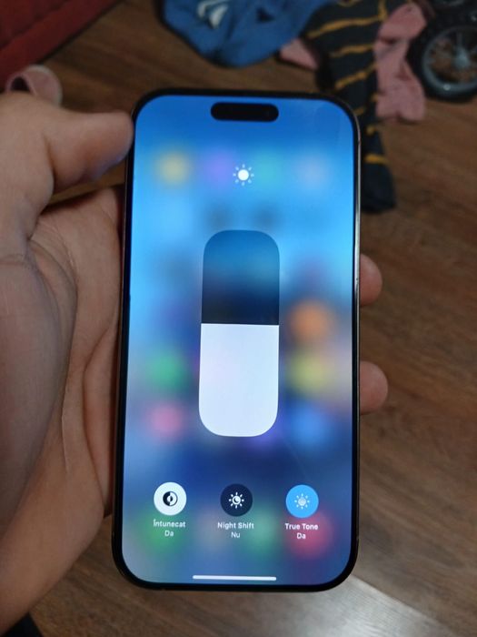 Vand iphone 16 pro gold